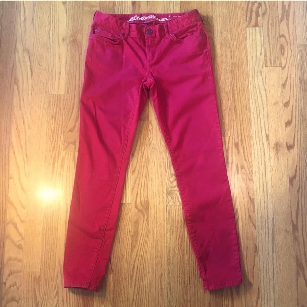 Eddie Bauer Slightly Curvy Skinny Jeans. Only been worn once and look like NEW​